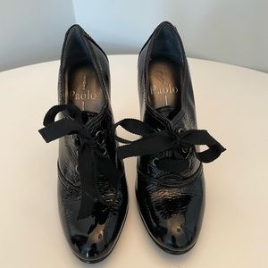 Women’s Size 4 black patent leather Linea Paolo high heeled booties
